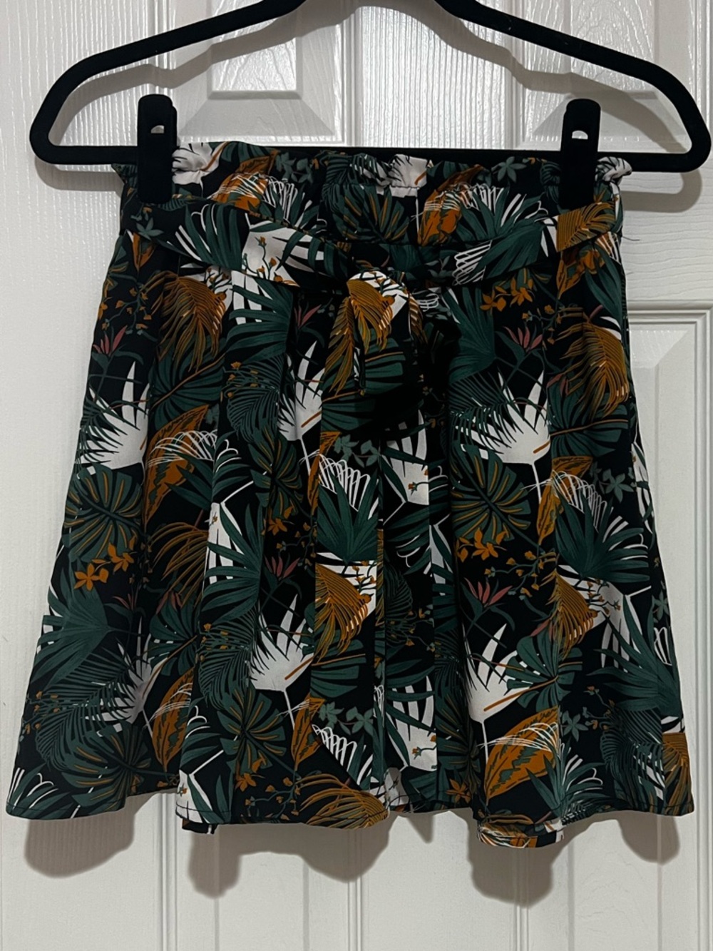 SHEIN Black Tropical Tie-Waist Skater Skirt